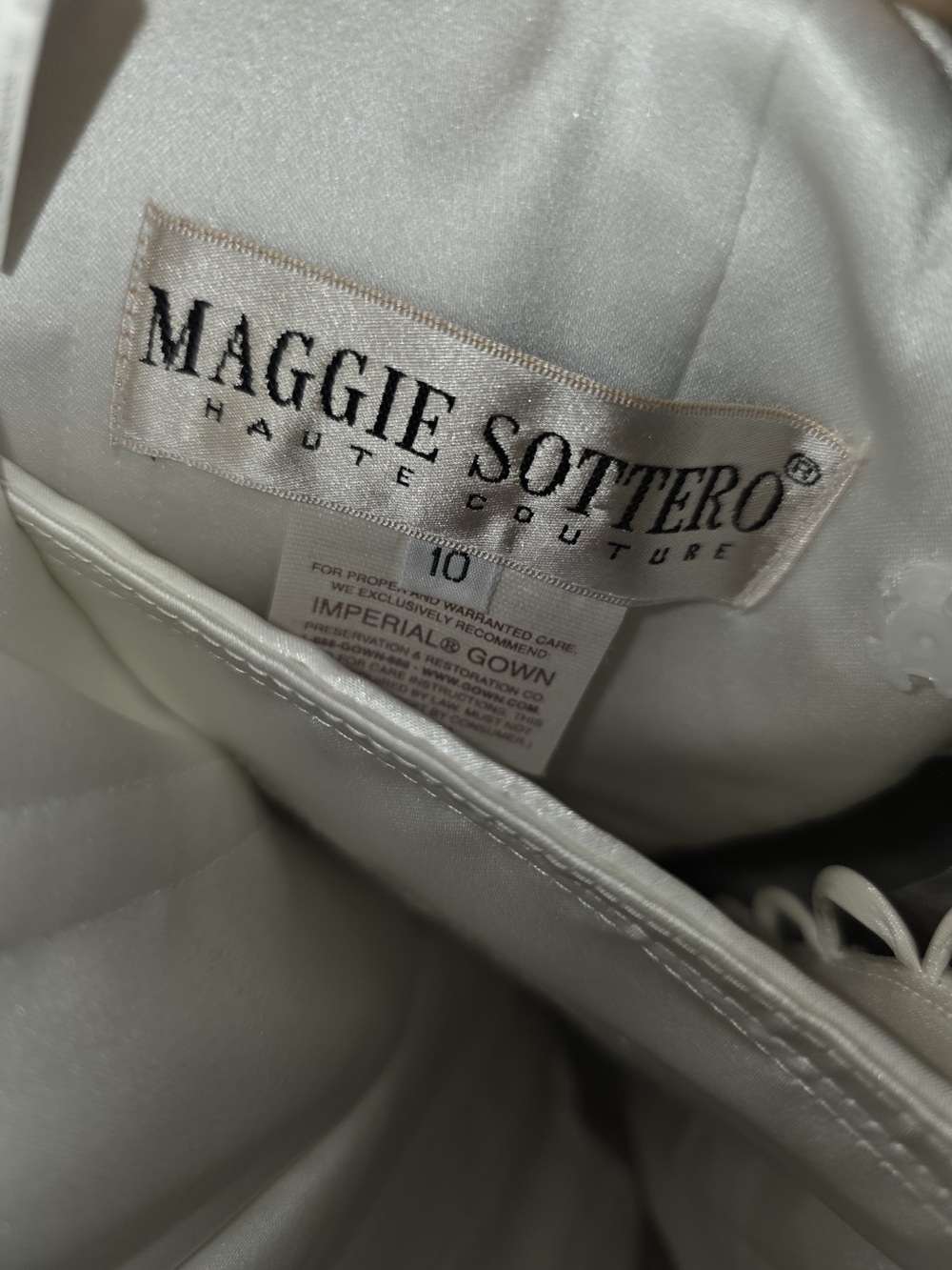 Maggie Sottero Sabelle White Bridal Wedding Gown Beaded Bodice dress gown 10 - Picture 4 of 15